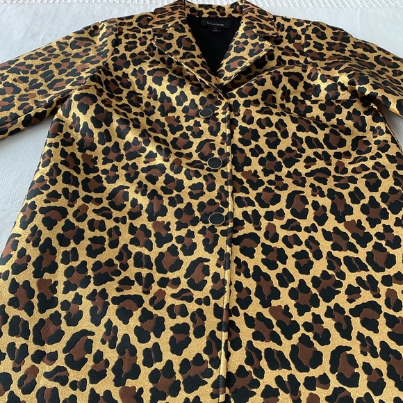 St. John Collection Lame Leopard Print Jacket - Size 10 - Picture 4 of 6